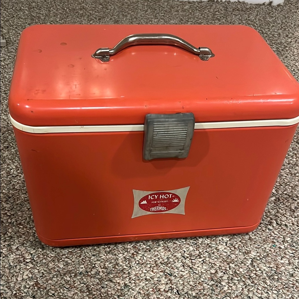 Thermos Scarlet Cooler with Metal Handle